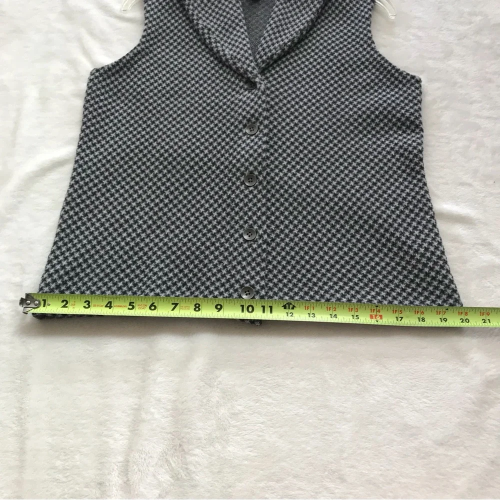 ~ CHAPS SLEEVELESS VEST~ - Picture 7 of 11